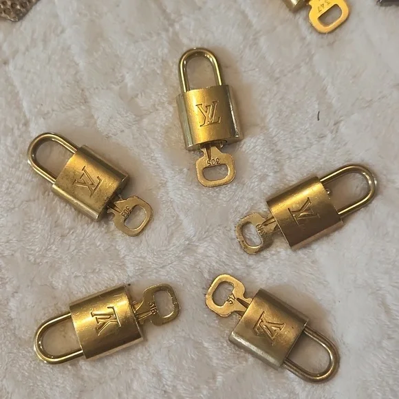 Lv lock 305 , 303 , 310, 317 - Picture 3 of 4